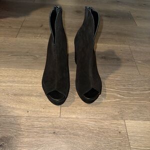 BNIB Never worn Cordani Tabbi Black Suede Peep-Toe Boots size 39